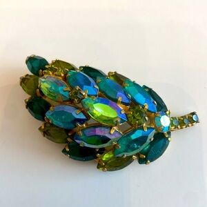 Blue and green 💙💚 crystal brooch